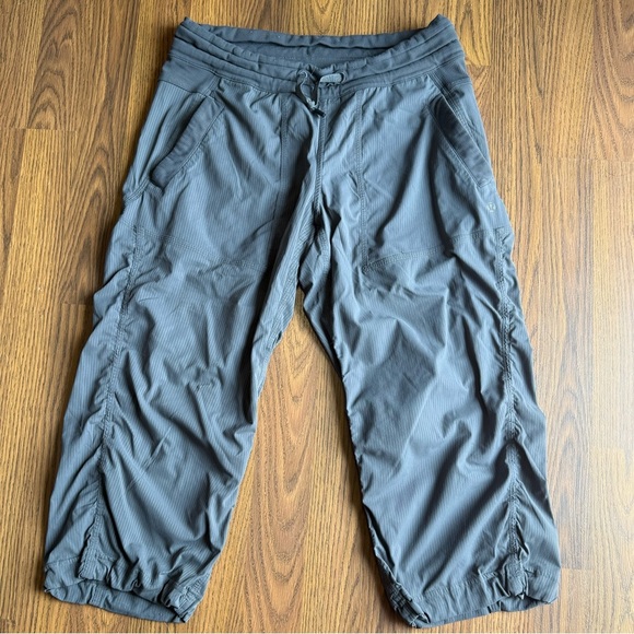 🍋 Lululemon Studio Crop *No Liner - Picture 2 of 6